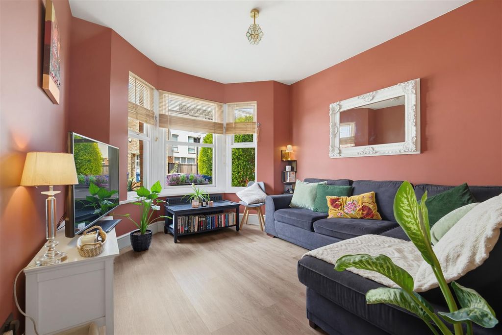 Property photo 2 of 14 8 Cambridge Recp.Jpg