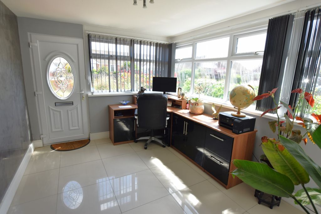 Property photo 3 of 30 Entrance Hall