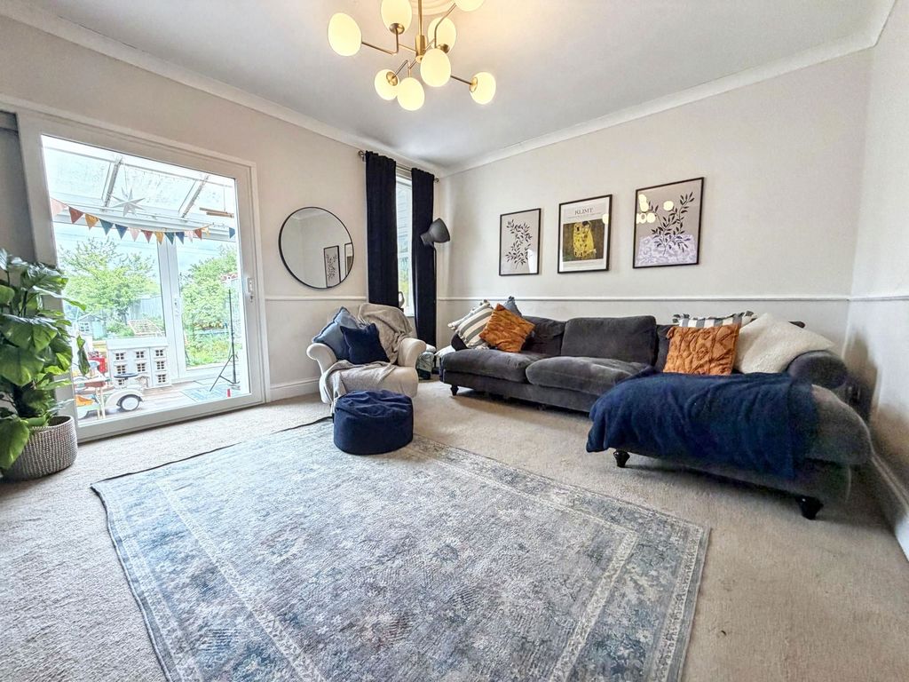 Property photo 2 of 28
