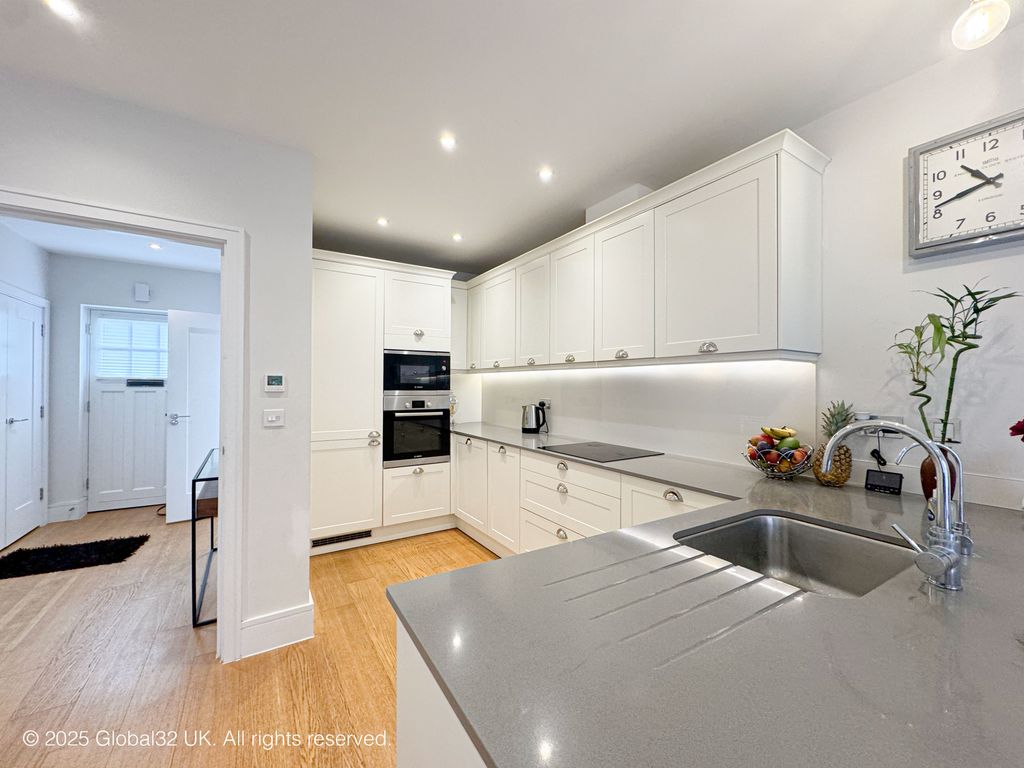 Property photo 2 of 12 Kitchen / Dining Room