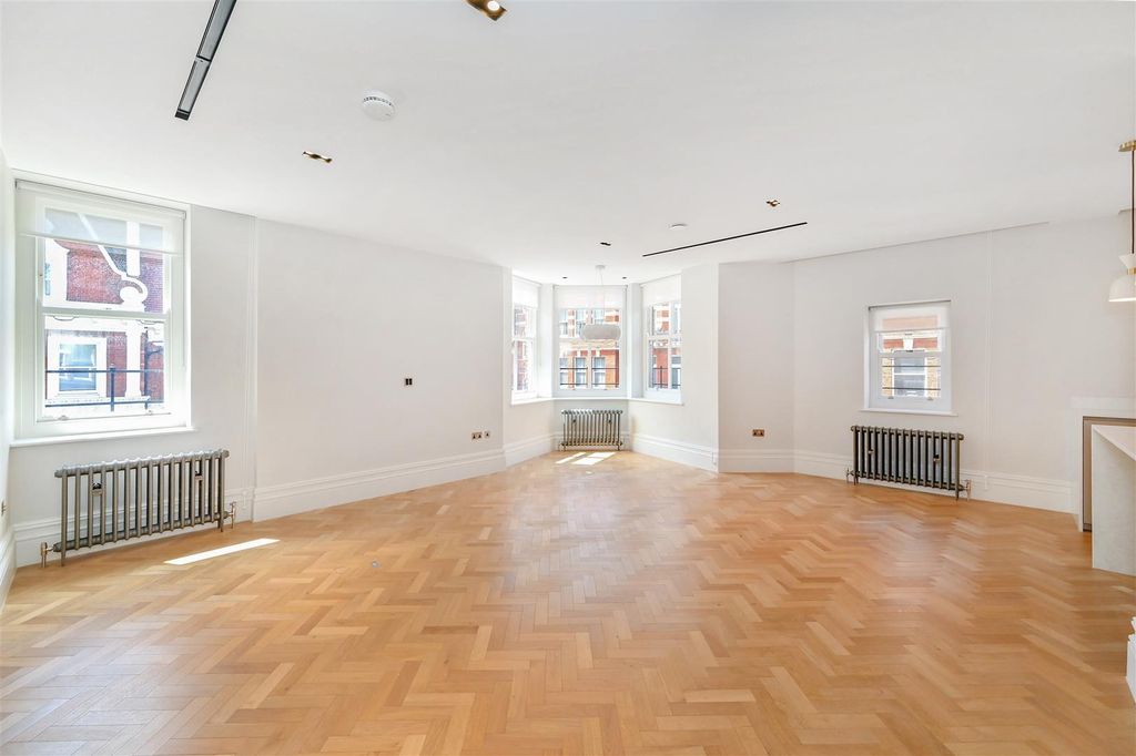 Property photo 2 of 15 7-27-Kensington-Court-1.Jpg