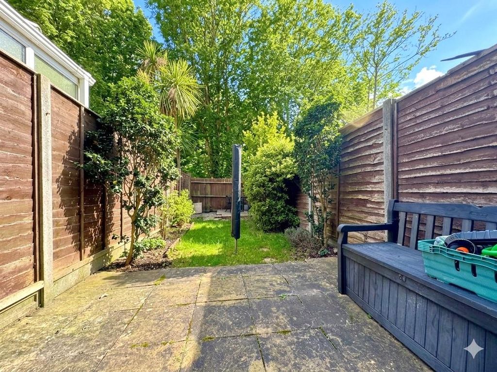 Property photo 2 of 9 Gemini_Generated_Image_Lf3m63Lf3m63Lf3m.Jpg