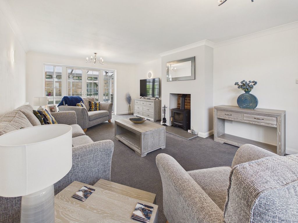 Property photo 3 of 32