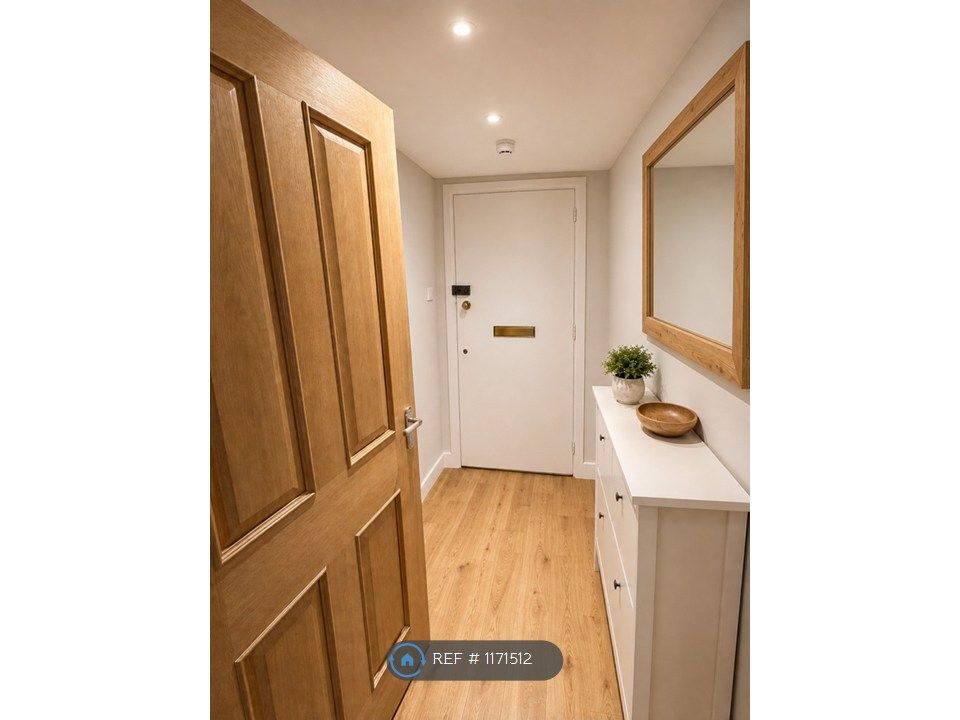 Property photo 2 of 9 Hall Way