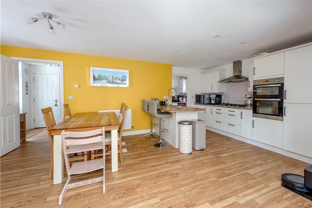 Property photo 2 of 18 Picture No. 13