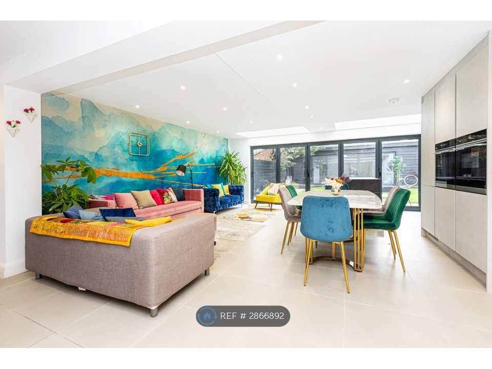 Property photo 2 of 26