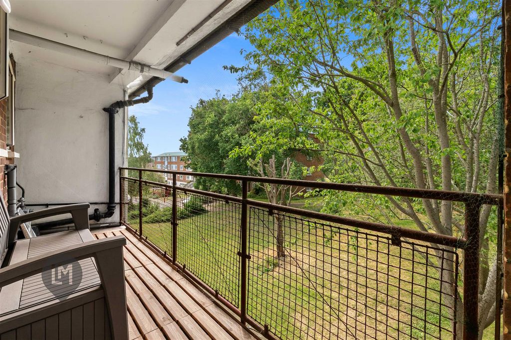Property photo 3 of 9 Balcony