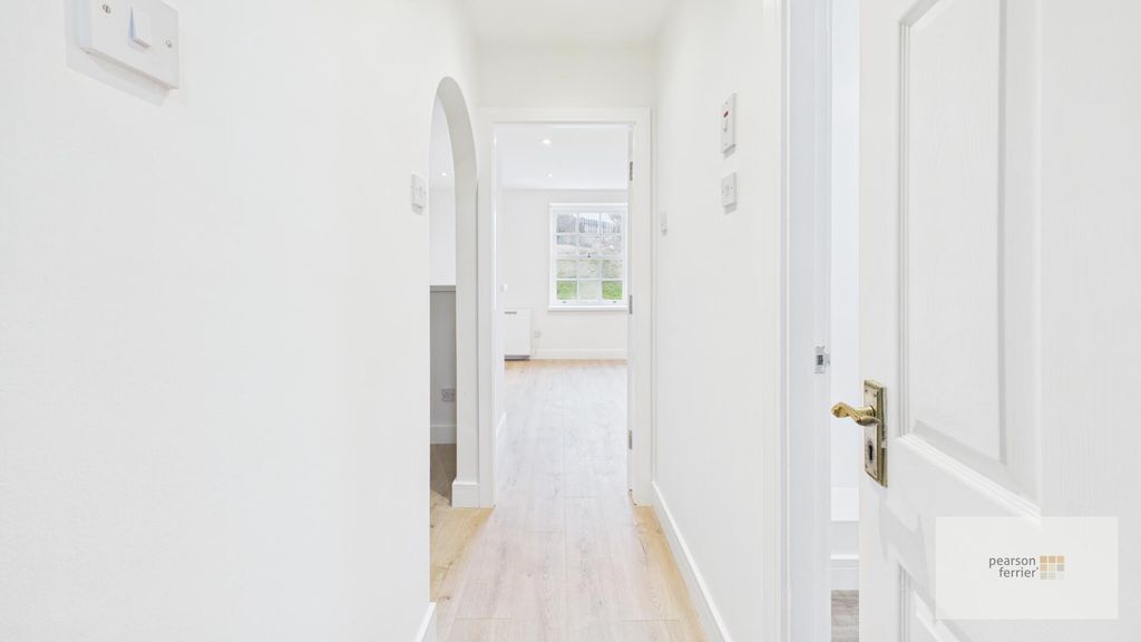 Property photo 2 of 8 Hallway
