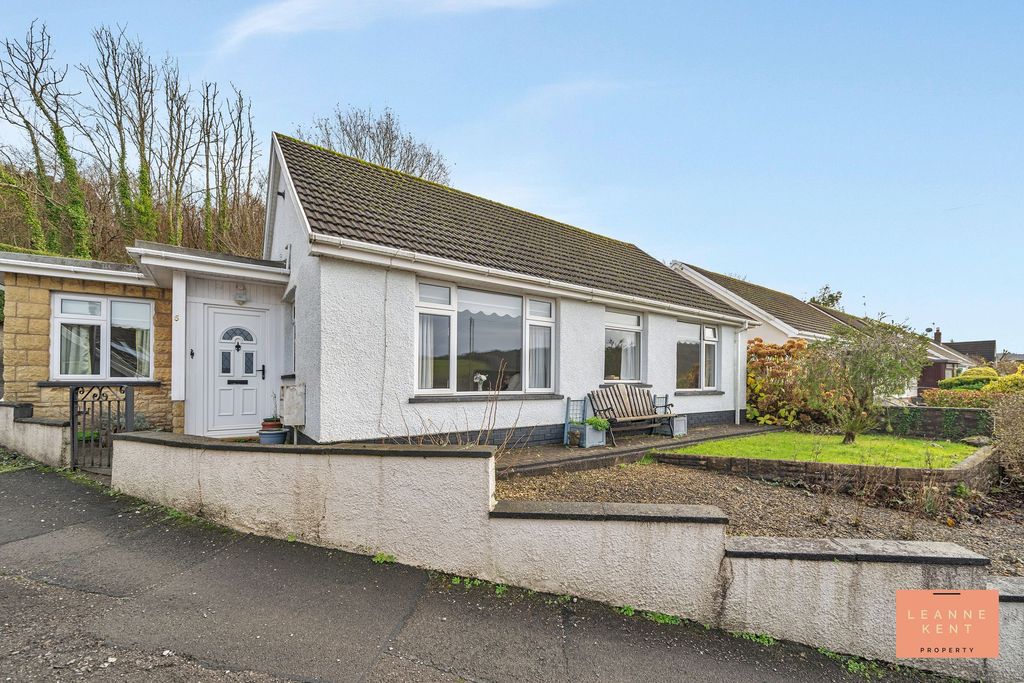 Property photo 1 of 32