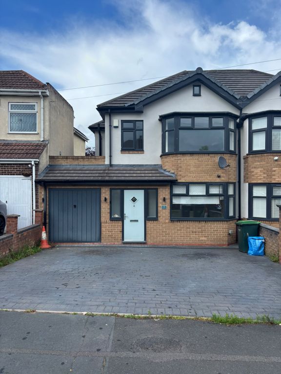 Property photo 1 of 18 Desirable 4-Bedroom Semi-Detached House To Let
