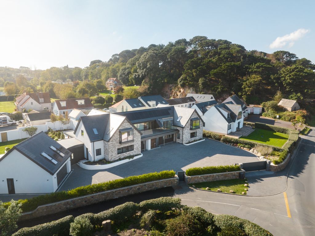 Property photo 1 of 20