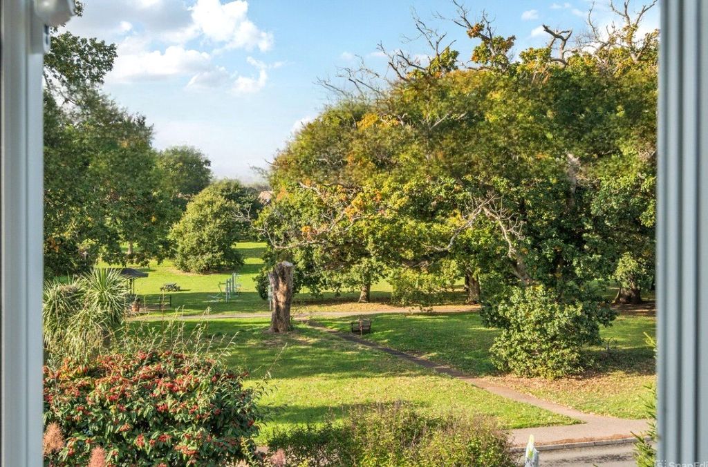 Property photo 2 of 11 Views Over Green