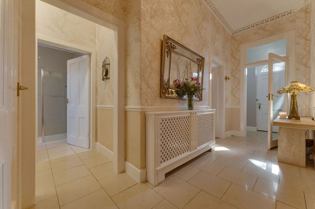 Property photo 3 of 35