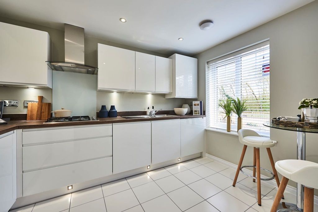 Property photo 3 of 11 Modern Easy To Clean Kitchen