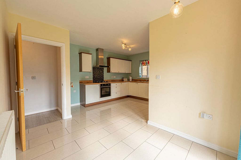 Property photo 3 of 47