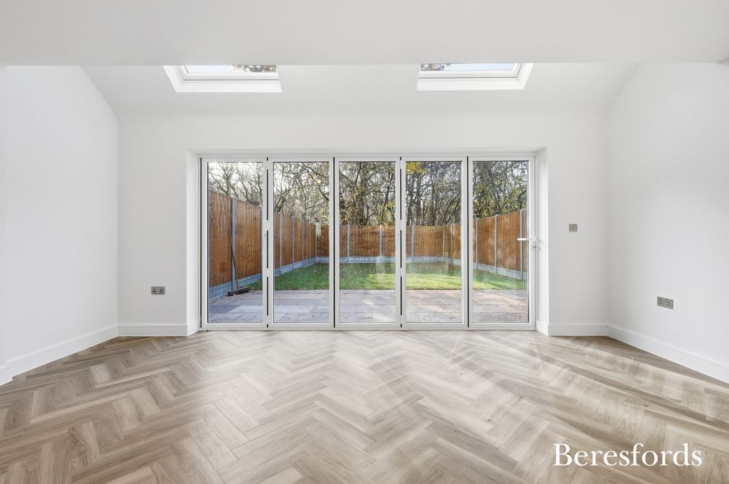 Property photo 3 of 18 Lounge View 1