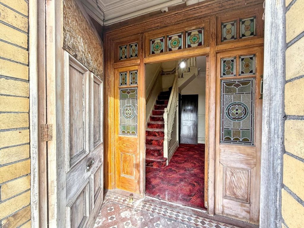 Property photo 2 of 23