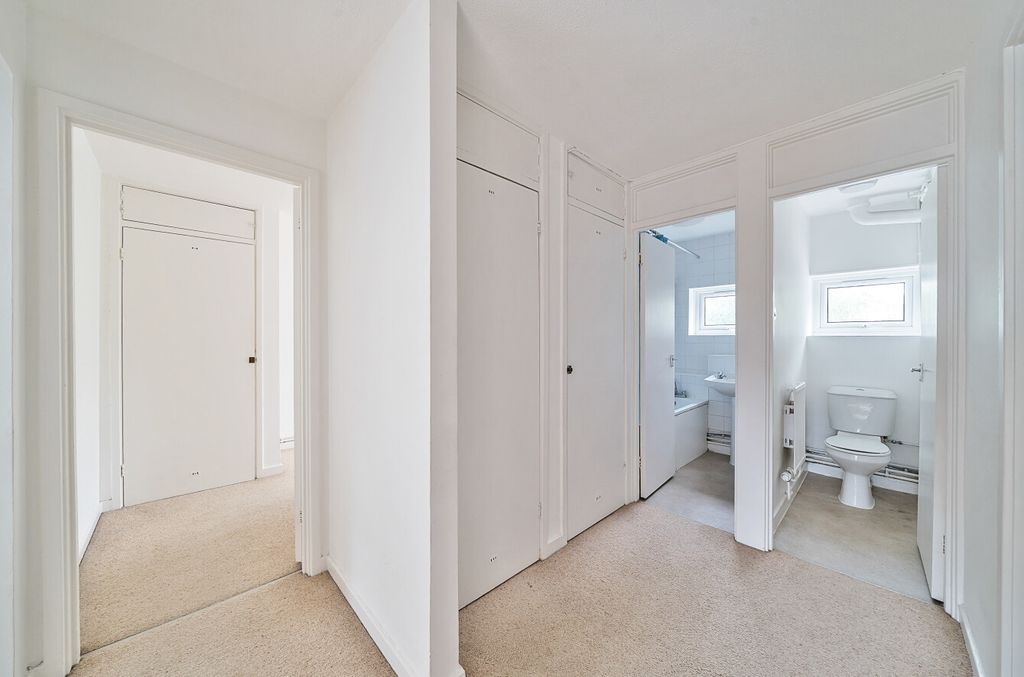 Property photo 3 of 14 1330495-1-6880E6F...