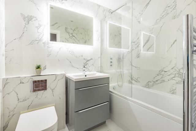 Property photo 2 of 10 Bathroom