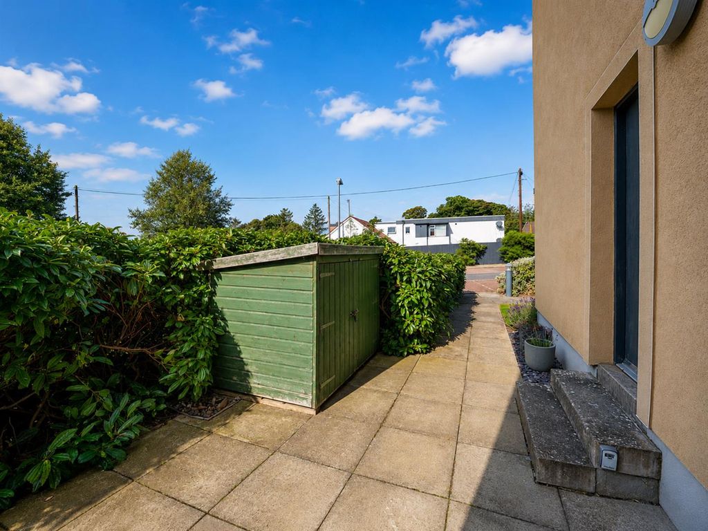 Property photo 3 of 20 8 Glamis Gardens Dundee-3.Jpg