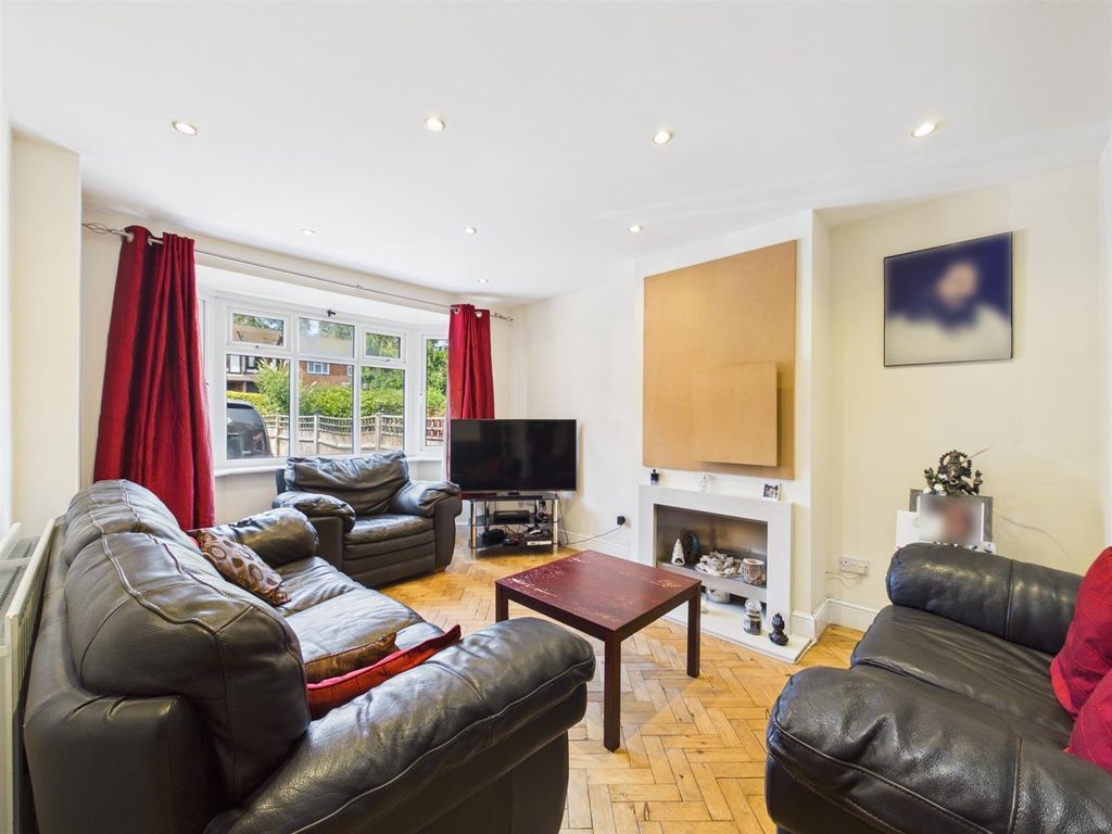 Property photo 3 of 21 Cam01563G0-Pr0294-Still004.Jpg