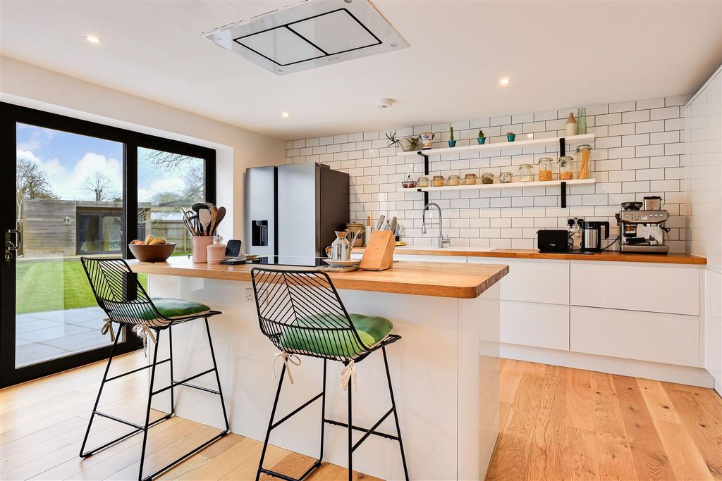 Property photo 3 of 22 Img (27).Jpg