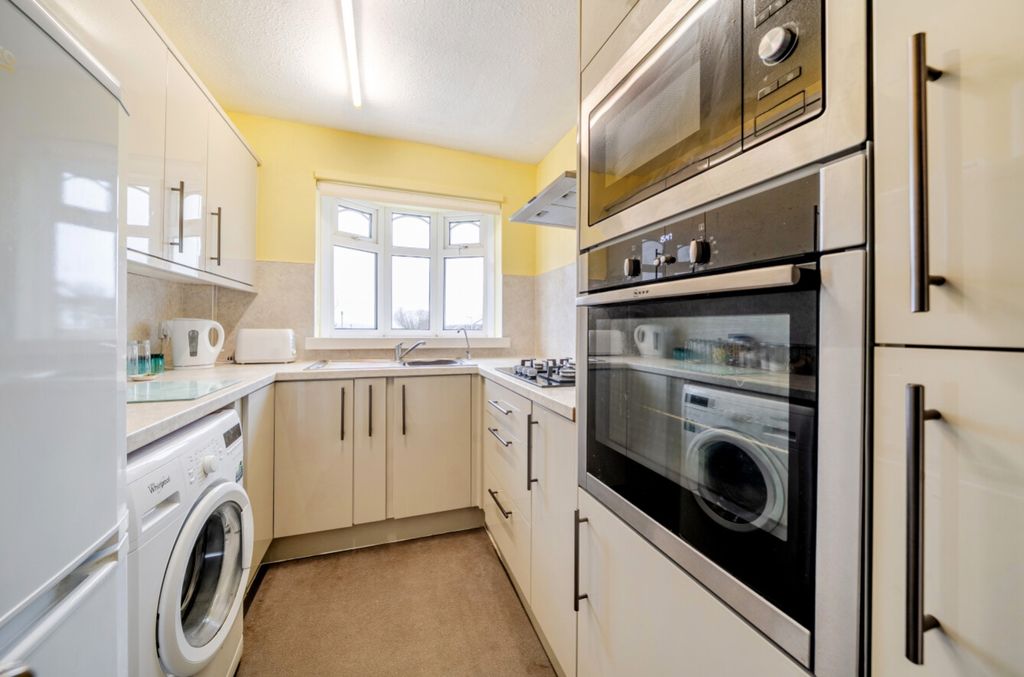 Property photo 2 of 9 1395190-10-694A7d11E61Ea