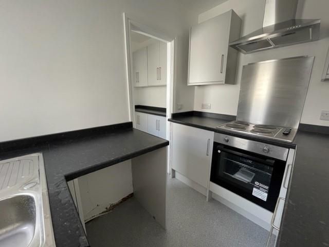 Property photo 3 of 10 Kitchen