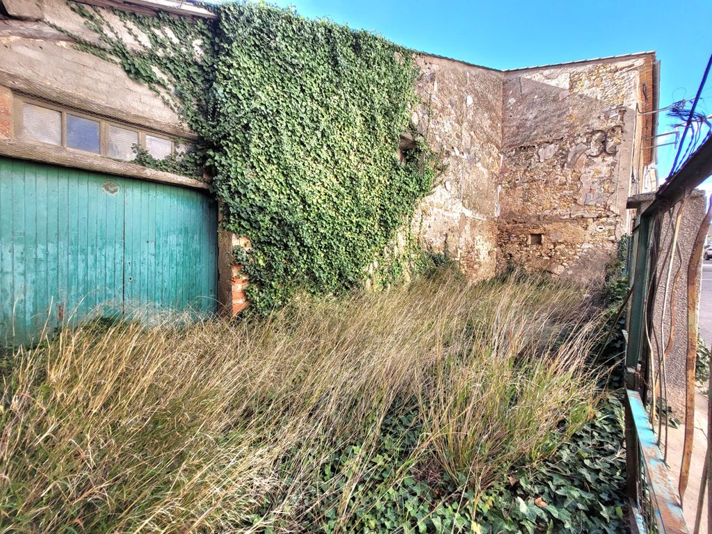 Property photo 2 of 8