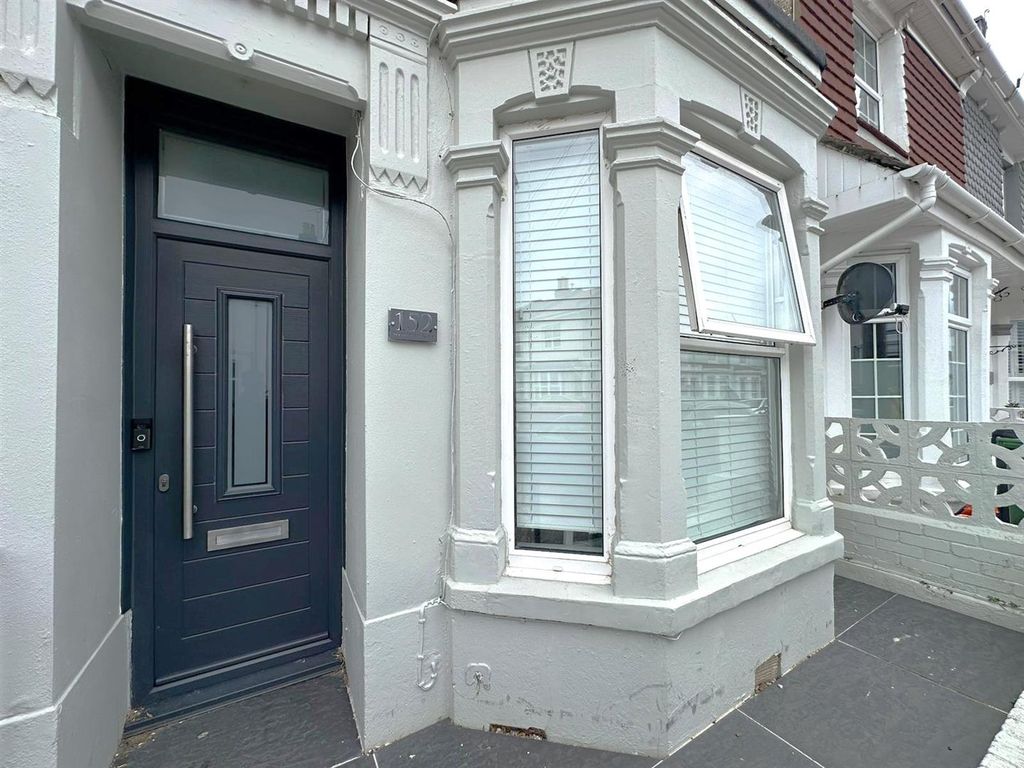 Property photo 1 of 26 Forecourt.Jpg