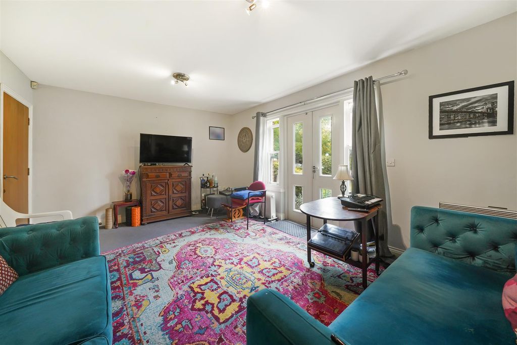 Property photo 3 of 9 16 Priory House Court,  - Tezwkuwuwttnofc36Wcm.Jpg