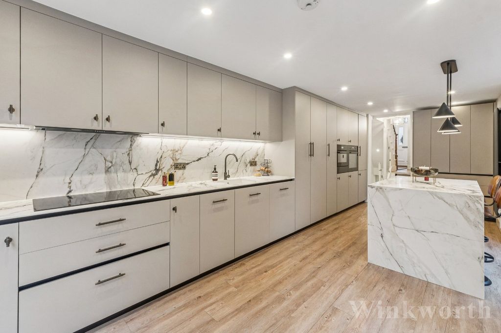 Property photo 2 of 18 Picture No. 22