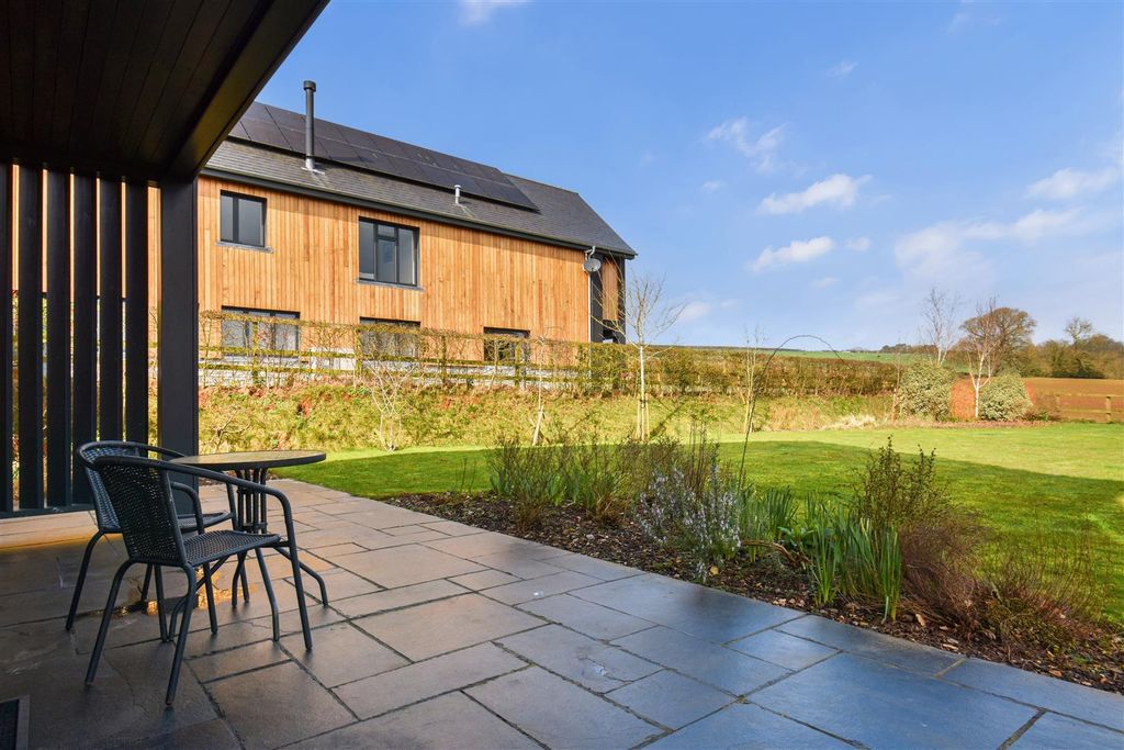 Property photo 3 of 39 Ph11_6433421.Jpg