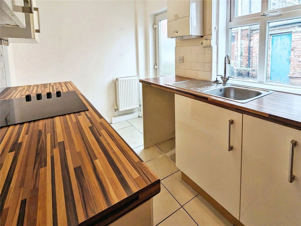 Property photo 3 of 8 Kitchen