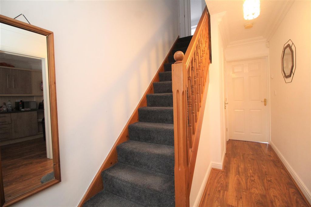 Property photo 3 of 13 52 Ly3.Jpg