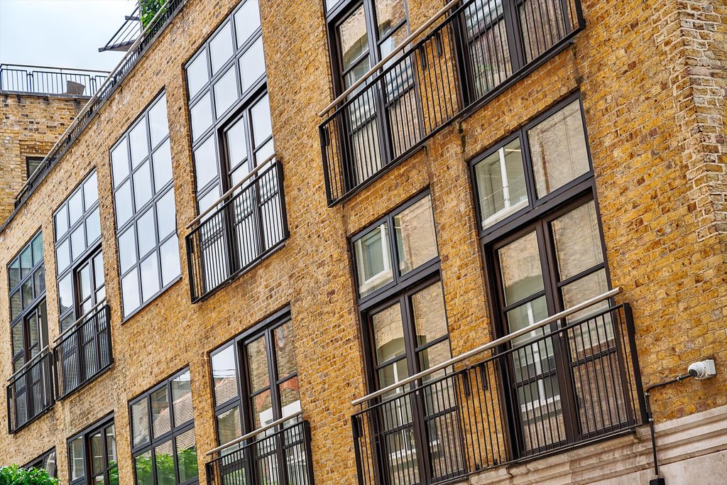 Property photo 2 of 21 Image