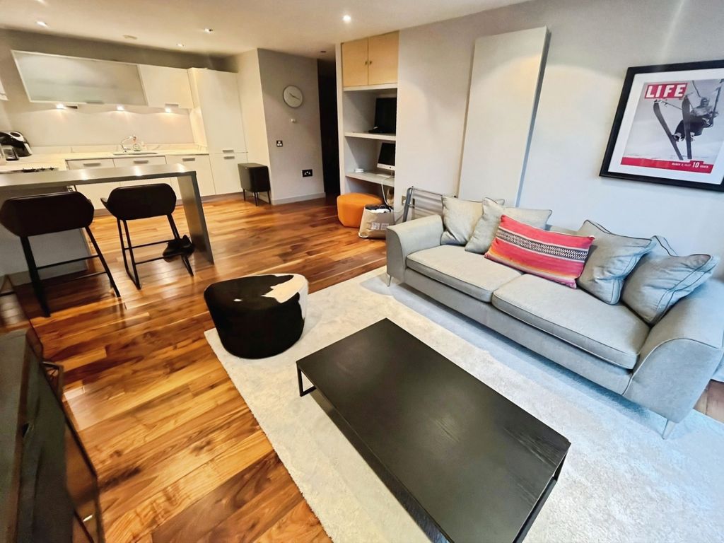 Property photo 2 of 11 Lounge