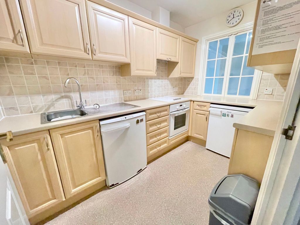 Property photo 2 of 27