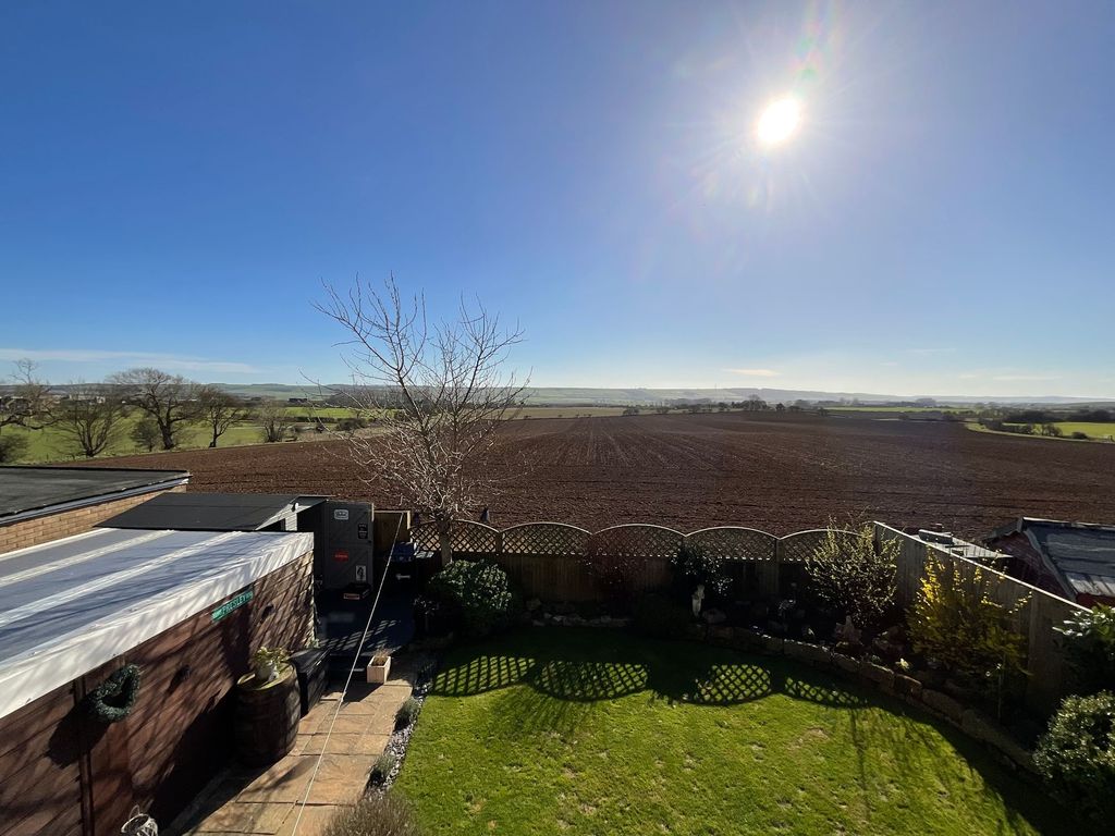 Property photo 2 of 27