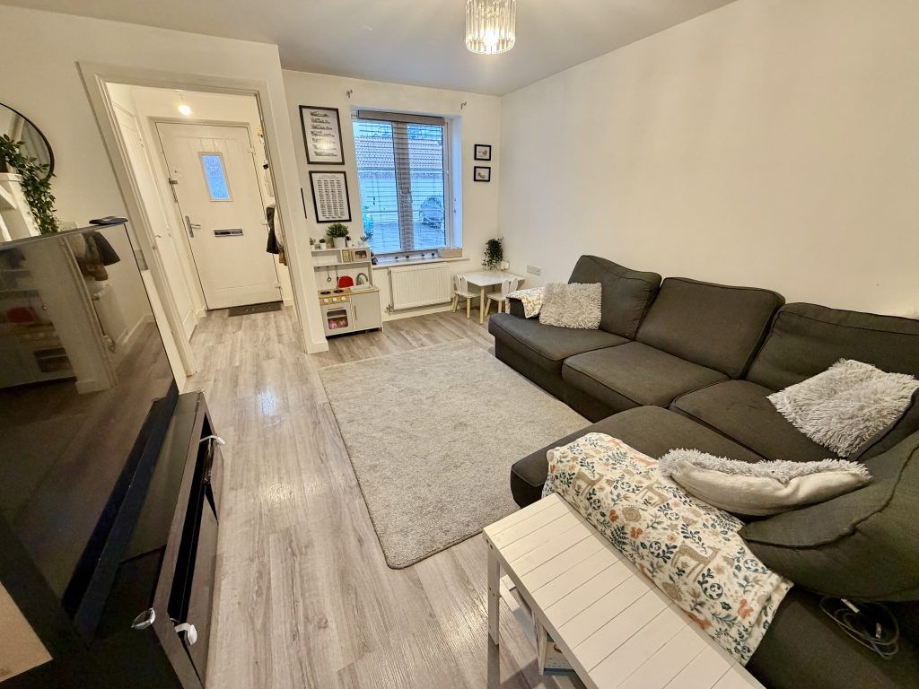 Property photo 2 of 8