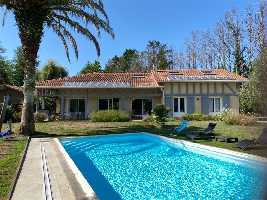 Property photo 1 of 18 A Few Minutes From Hossegor And Its Private Beaches