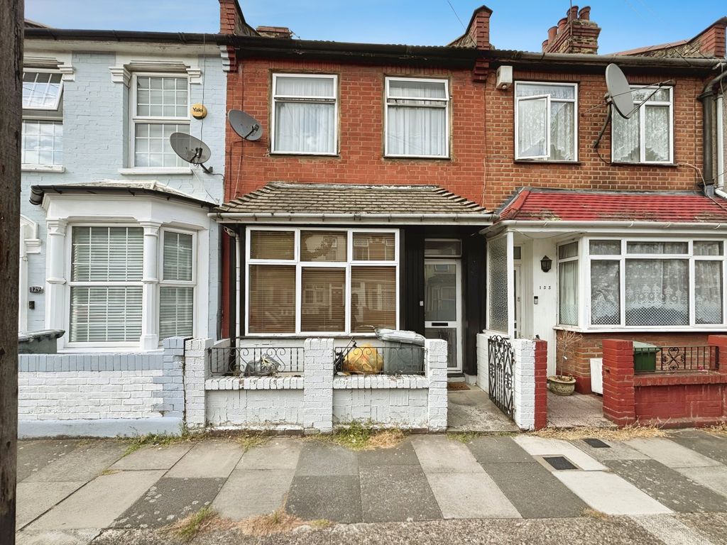 Property photo 3 of 12 03