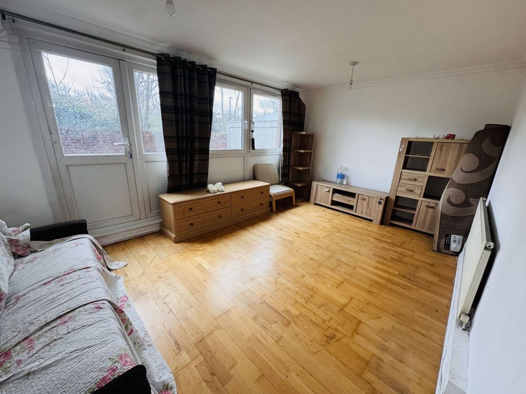 Property photo 2 of 9 Photo 2