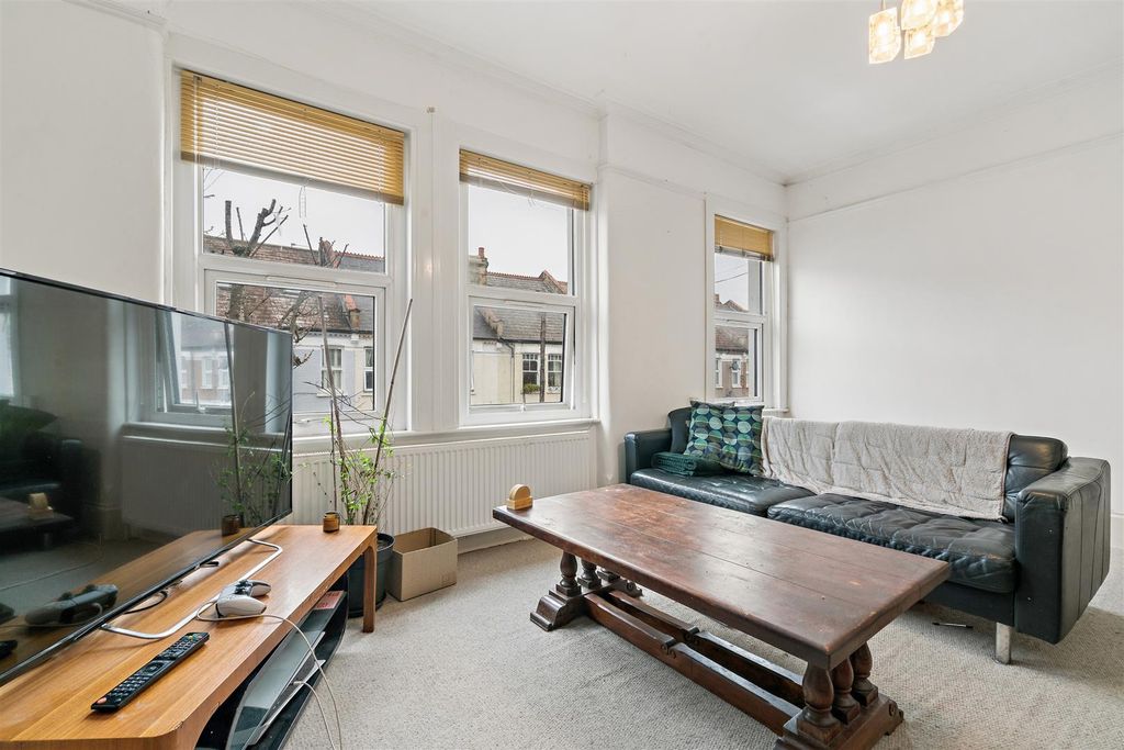 Property photo 2 of 11 43A Gilbey Road Sw17 0Qq Reception 2.Jpg