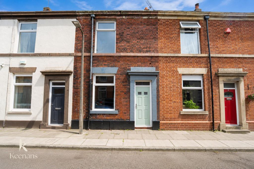Property photo 1 of 28 25.Png