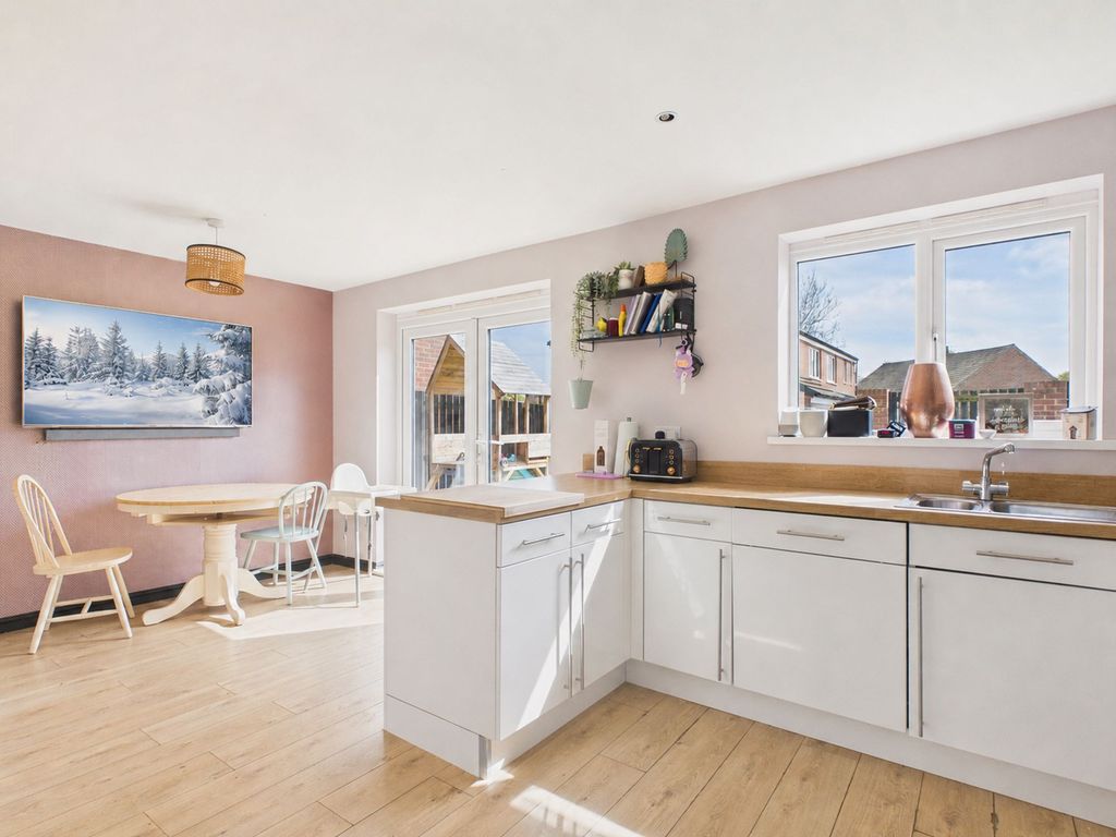 Property photo 1 of 13 Dining Kitchen