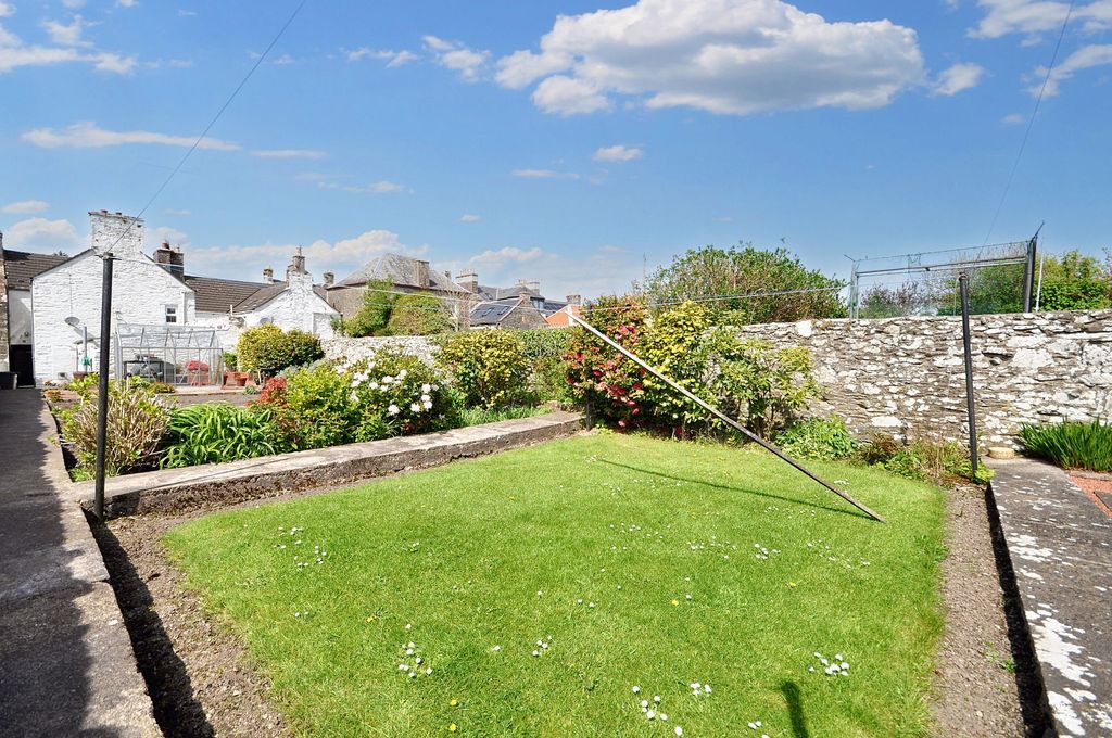 Property photo 2 of 33