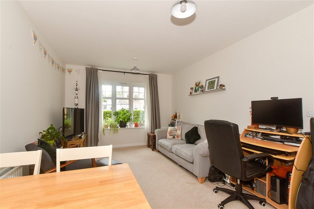 Property photo 3 of 9 Lounge/Kitchen