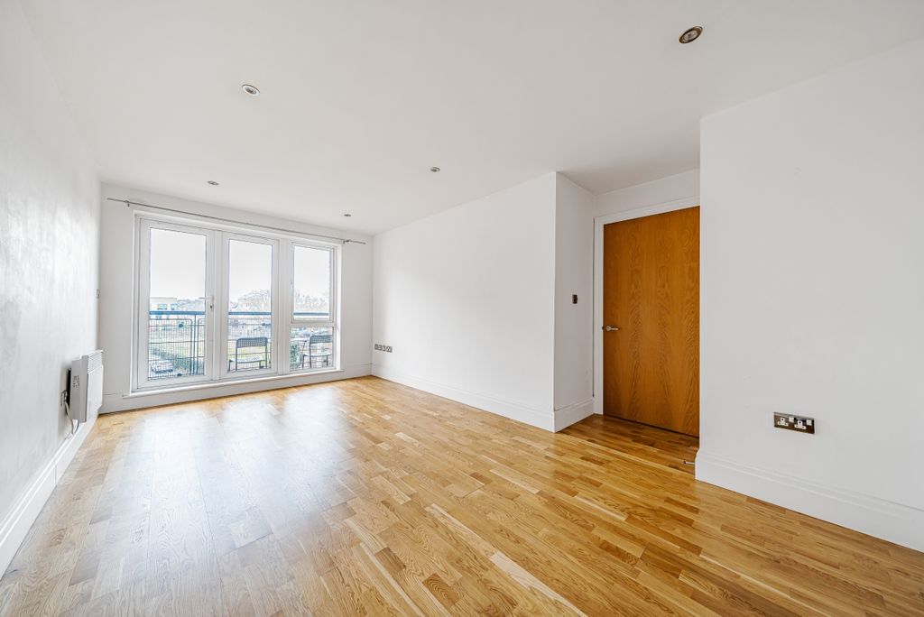 Property photo 2 of 9 964887 (1)