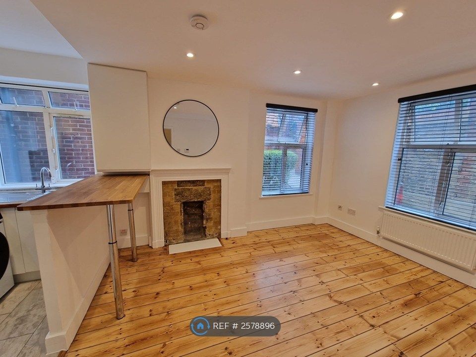Property photo 1 of 9 Living Room &amp; Kitchen
